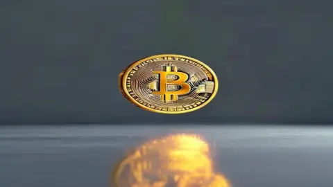 تداوم تثبیت قیمت بیت‌کوین بالای ۶۴ هزار دلار با تکیه بر جریان ورودی ETFها — سرمایم