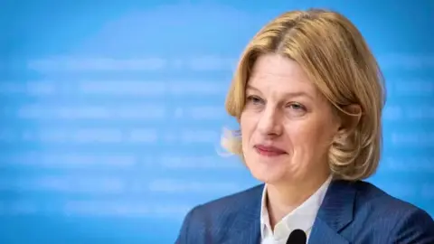 احتمال بازگشت نرخ بهره منفی در سوئیس؛ بررسی شرایط تورمی — سرمایم