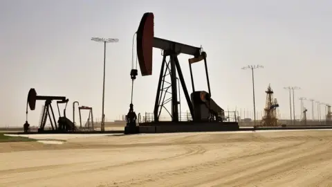 استمرار صادرات نفت ایران در جنگ ۴۰ روزه بدون توقف — سرمایم